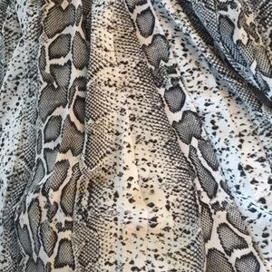 Love & Legend Pleated skirt